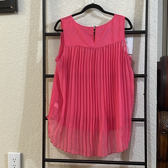 Pink blouse - Picture 2 of 3